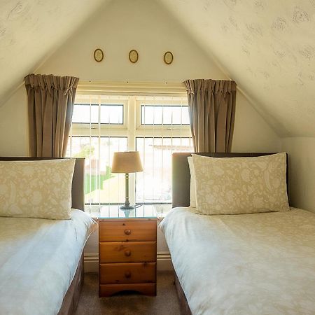 Crescent Lodge Guest House Γουίτμπι Δωμάτιο φωτογραφία