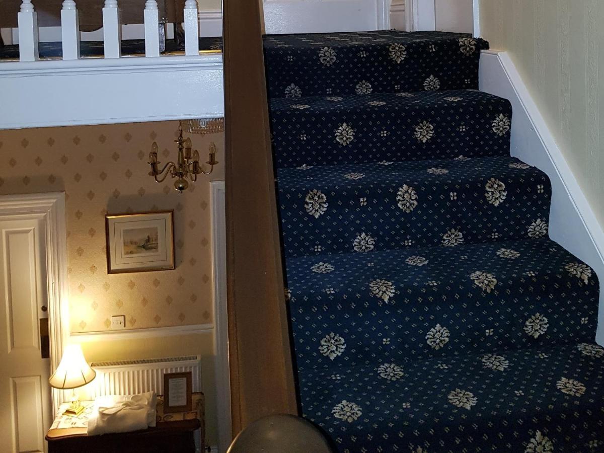 Crescent Lodge Guest House Γουίτμπι Εξωτερικό φωτογραφία