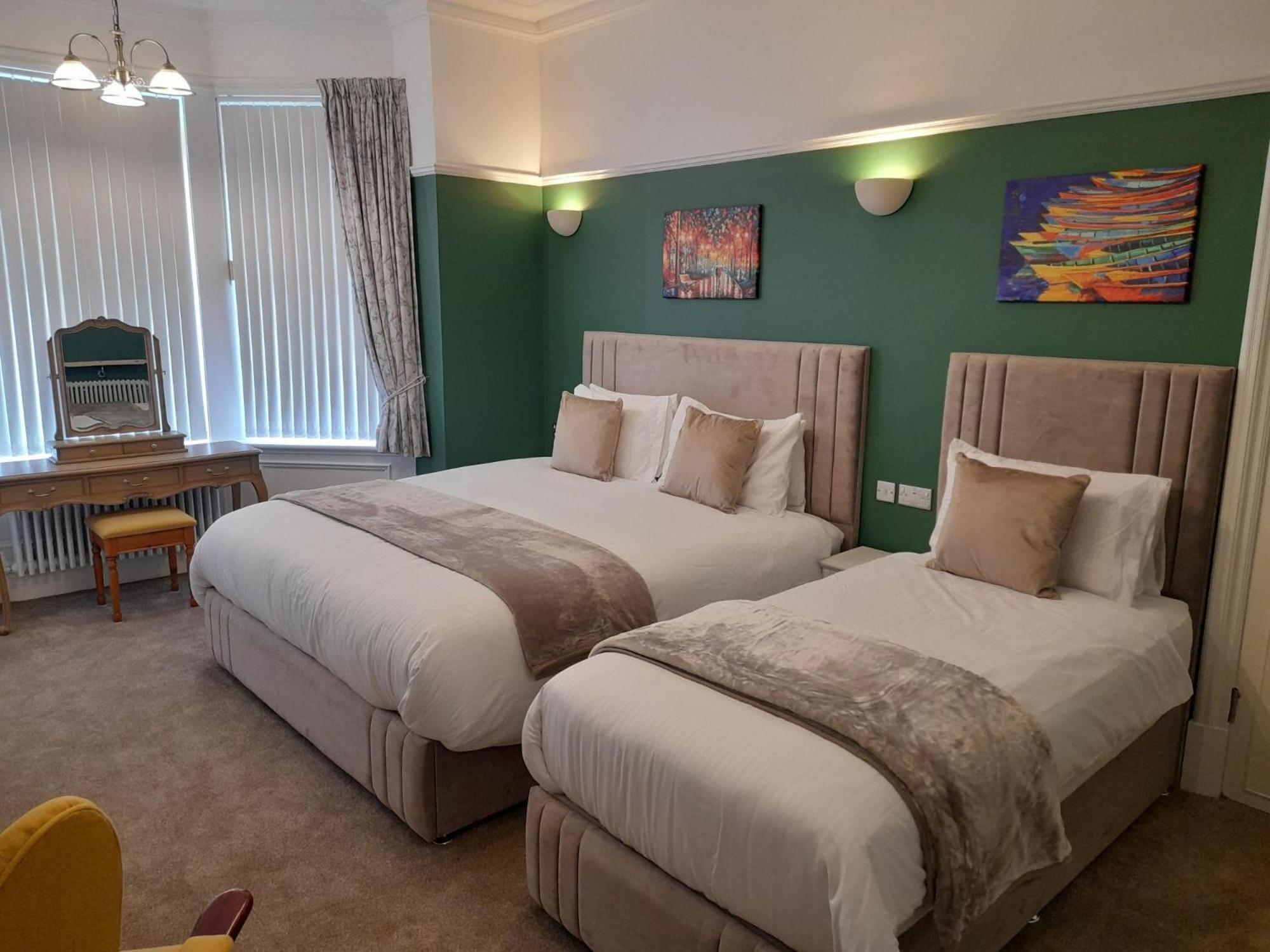 Crescent Lodge Guest House Γουίτμπι Δωμάτιο φωτογραφία