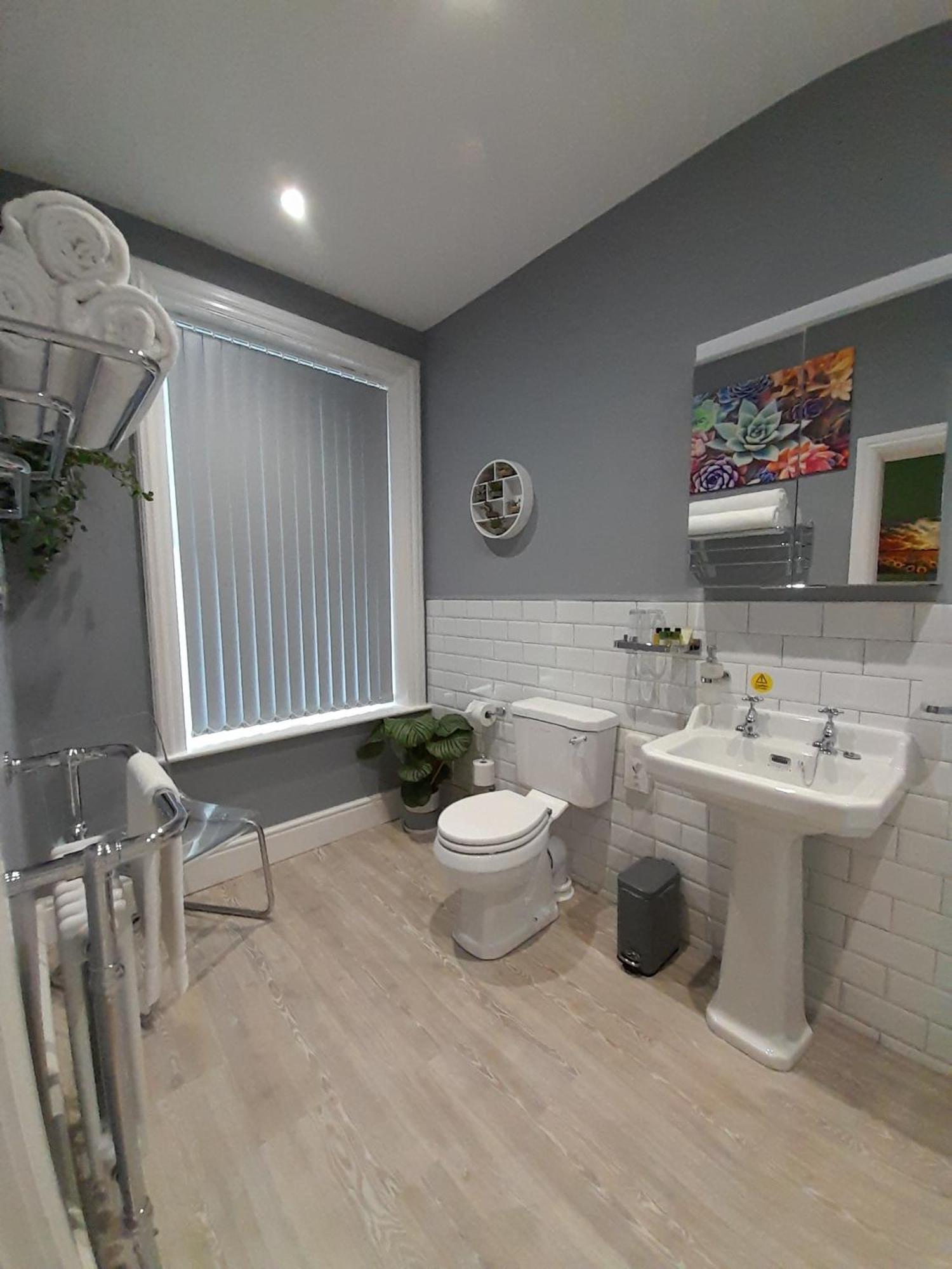 Crescent Lodge Guest House Γουίτμπι Δωμάτιο φωτογραφία