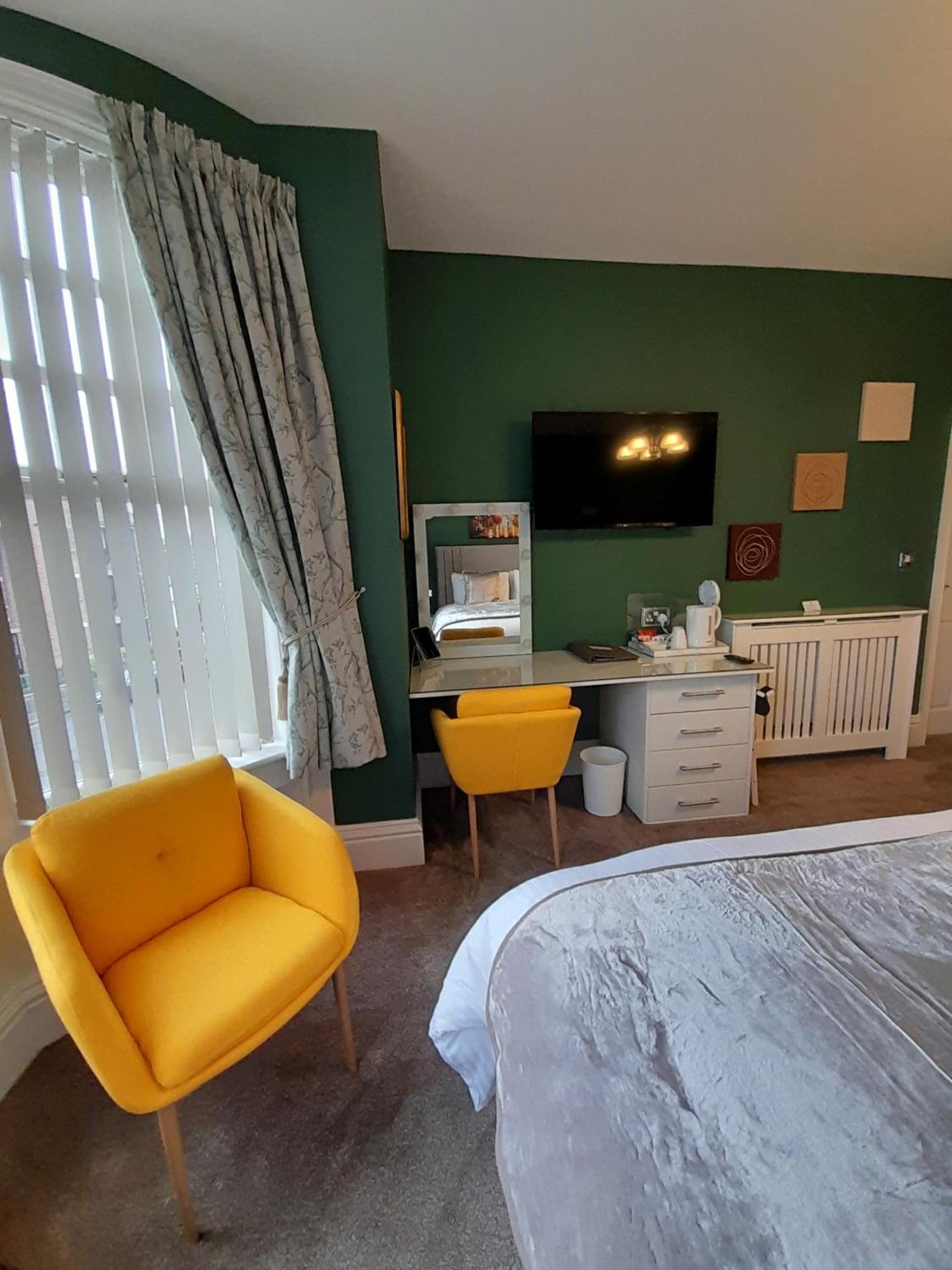 Crescent Lodge Guest House Γουίτμπι Δωμάτιο φωτογραφία