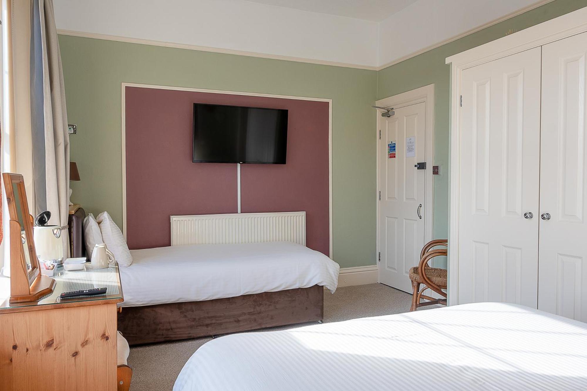 Crescent Lodge Guest House Γουίτμπι Δωμάτιο φωτογραφία