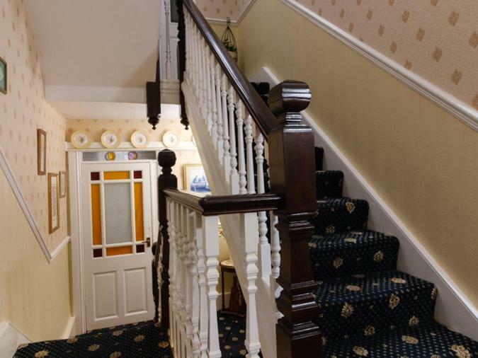 Crescent Lodge Guest House Γουίτμπι Εξωτερικό φωτογραφία